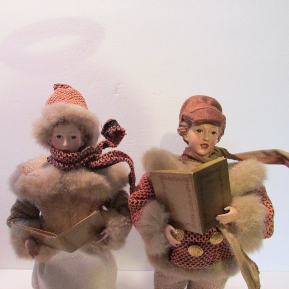 lot of 4 Christmas Caolers family dolls winter decor figures - Picture 10 of 14
